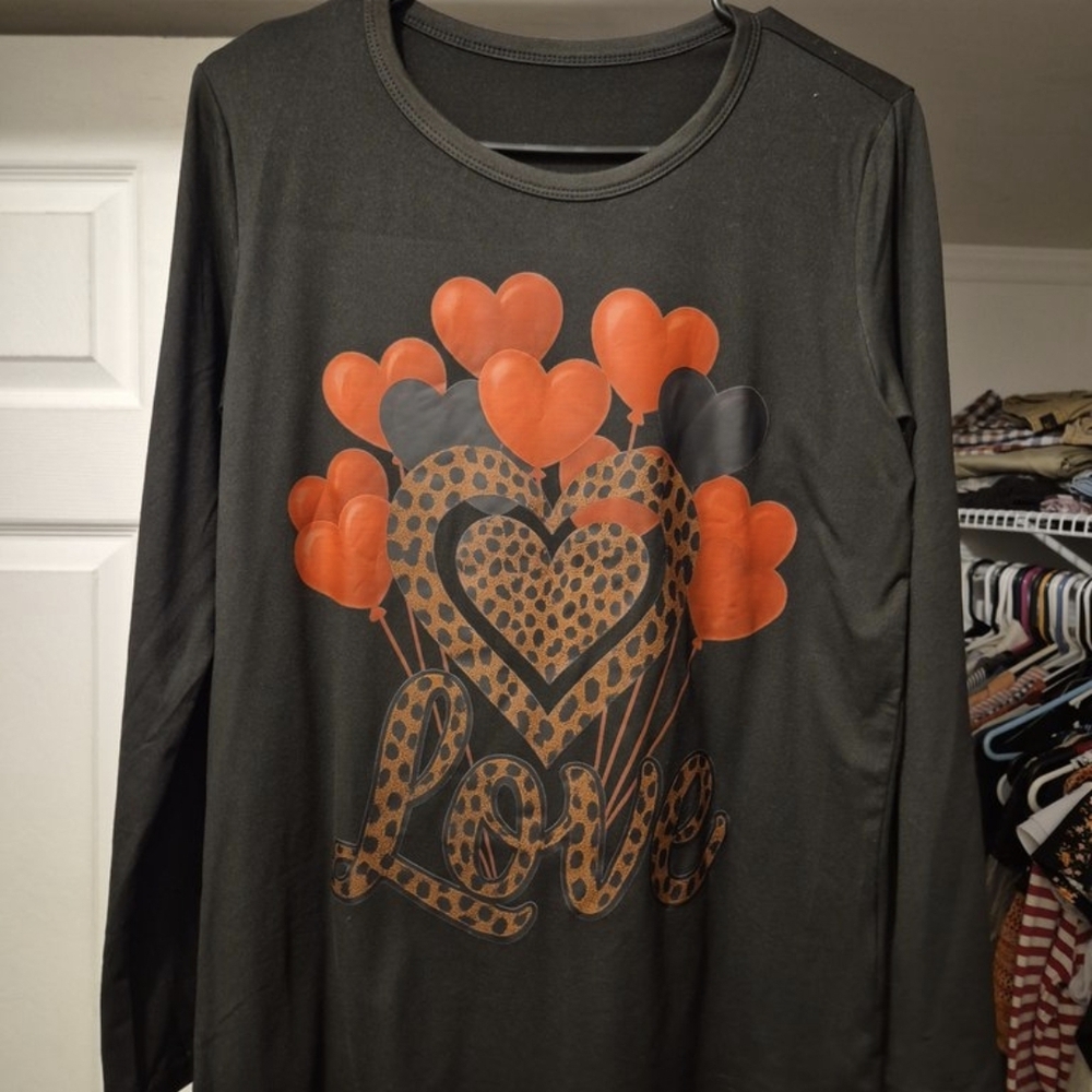 Source Unknown Heart and Love Graphic Long Sleeve Tee